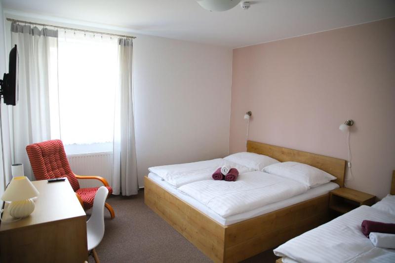 Standard Triple Room image 1