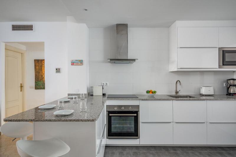 El Faro beachclose apt by Costarentals - Ref 177 - image 28