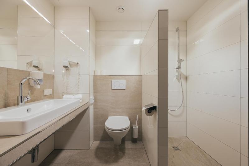 Standard Triple Room image 3