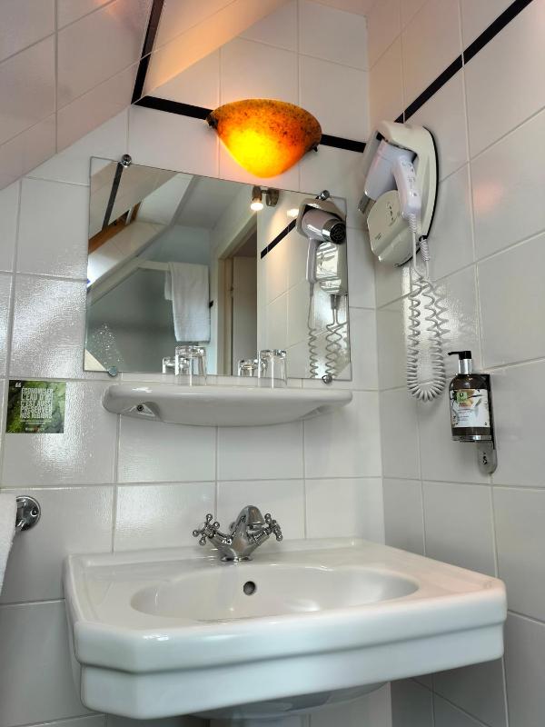 Small Double Room - Attic image 3