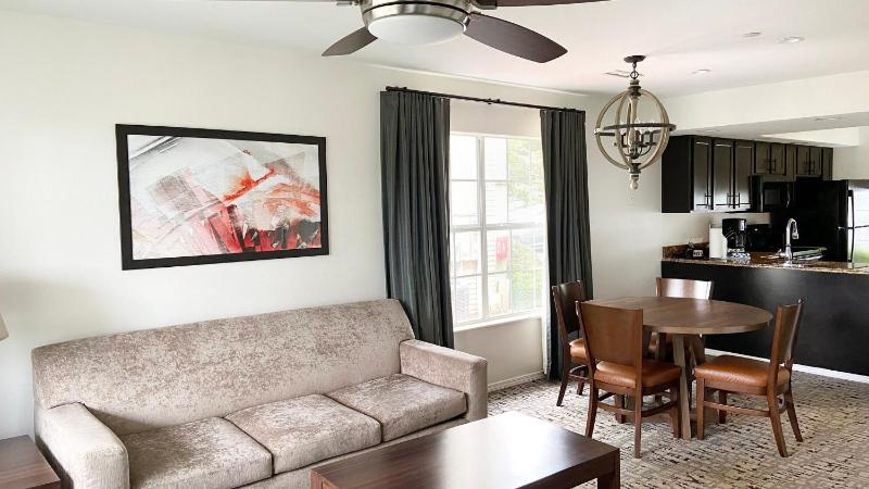 One-Bedroom Condo image 3