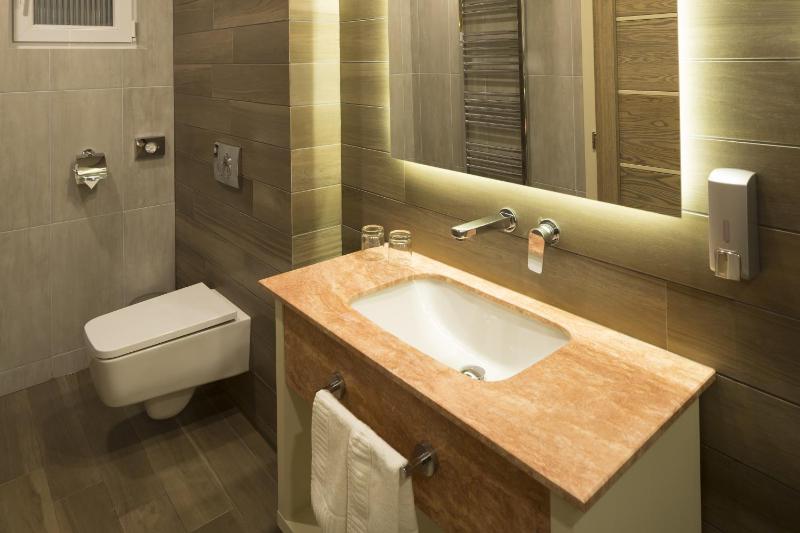 Exclusive Hotel & More - image 8
