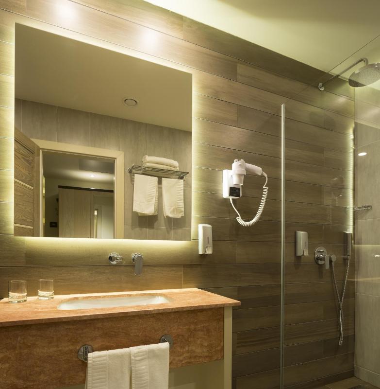 Superior Double or Twin Room image 3