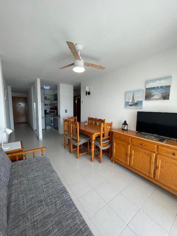 Two-Bedroom Apartment with Sea View (6 Adults) image 4
