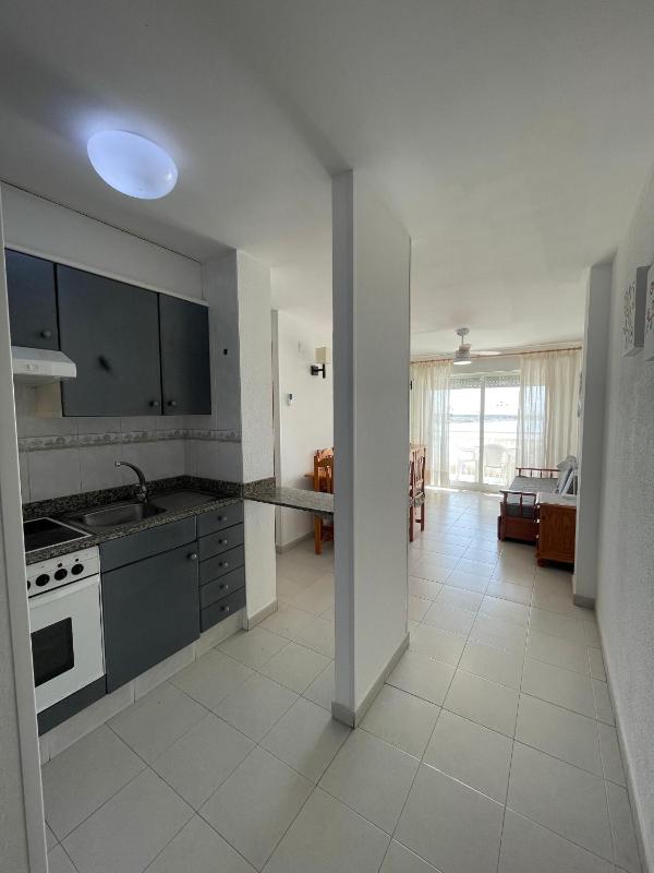 Two-Bedroom Apartment with Sea View (6 Adults) image 3