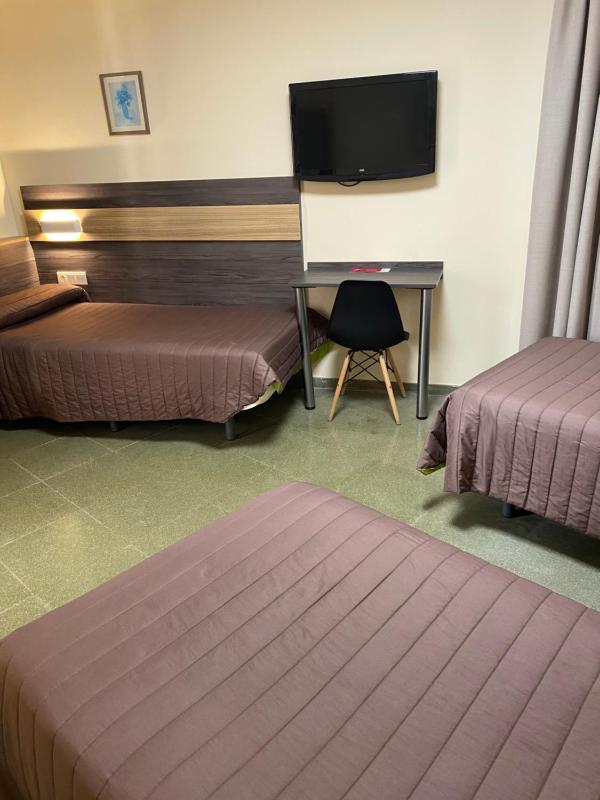 Basic Triple Room image 1