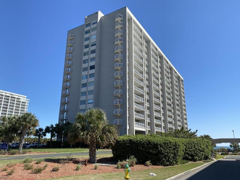 SOUTH HAMPTON 305 3BR 3BA OCEANVIEW Condo - image 4