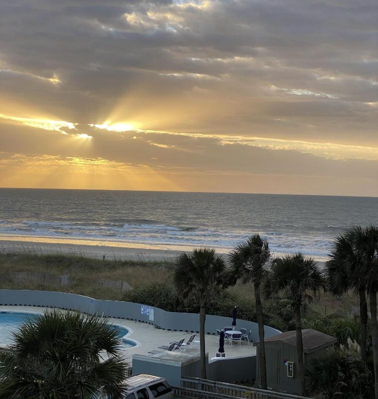 SOUTH HAMPTON 305 3BR 3BA OCEANVIEW Condo - image 9