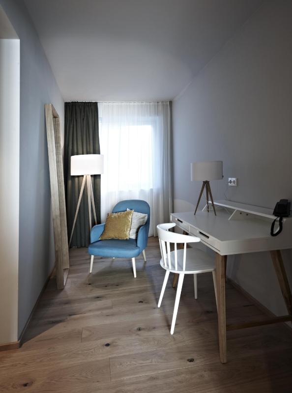 Double Room image 4