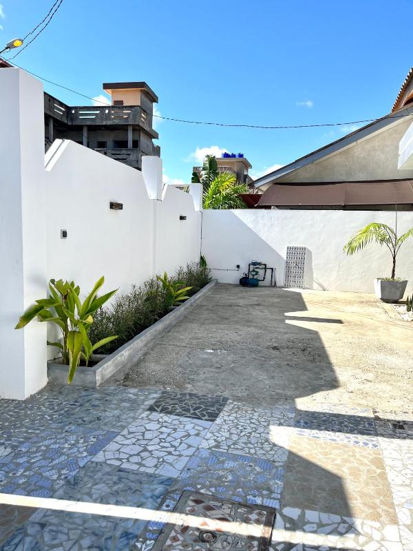 Villa meublée Cotonou fidjrosse 05 min de la plage - image 5