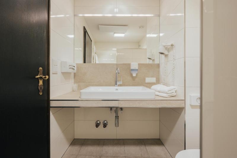Standard Triple Room image 2