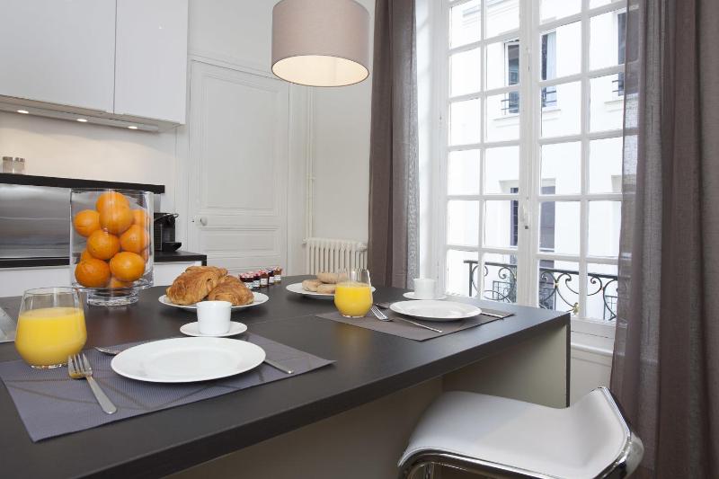 LivinParis - Luxury 2 Bedrooms Le Marais I - image 4