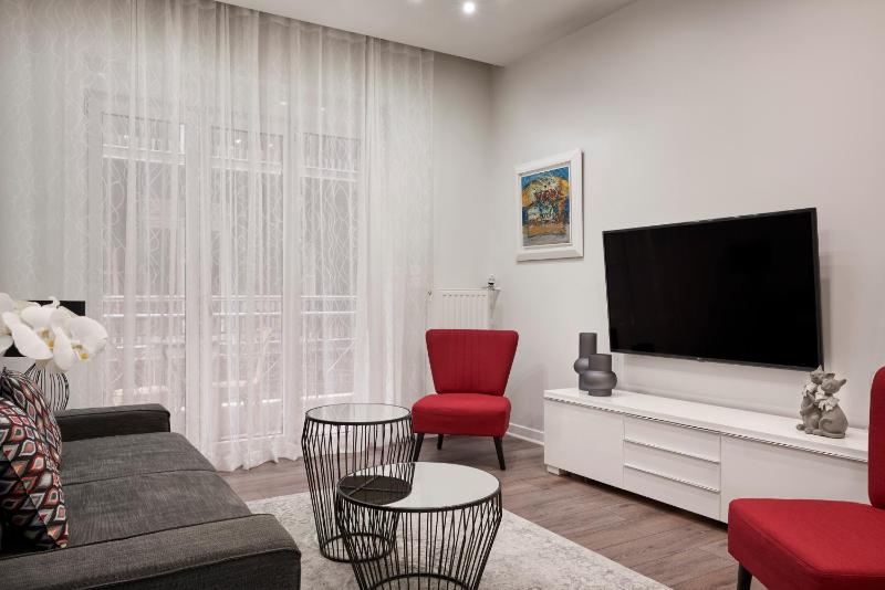 One-Bedroom Apartment image 3