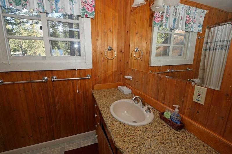 Five-Bedroom House image 3