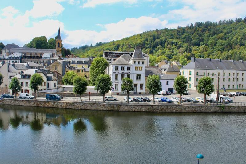 Standard Family Room image 4