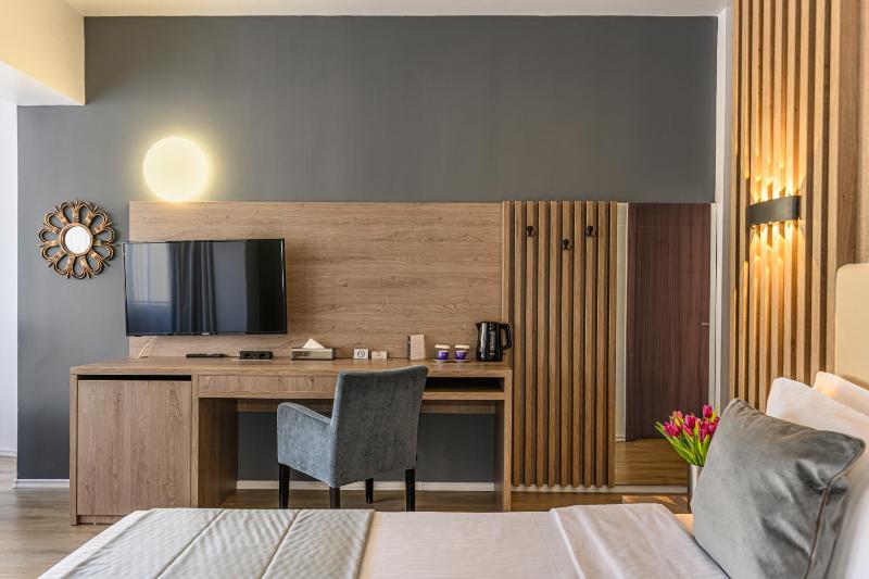Standard Double Room image 3