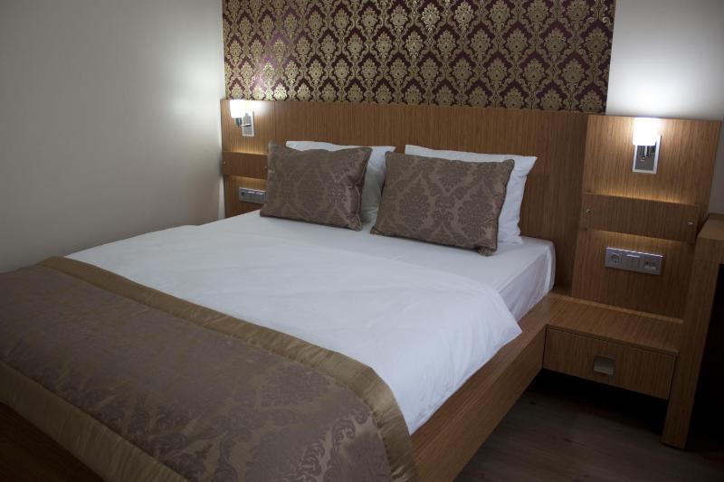 Economy Room image 3