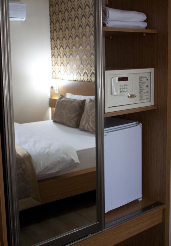 Economy Room image 2