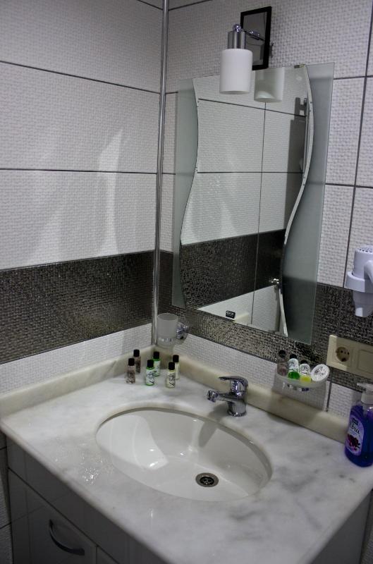 Standard Triple Room image 3