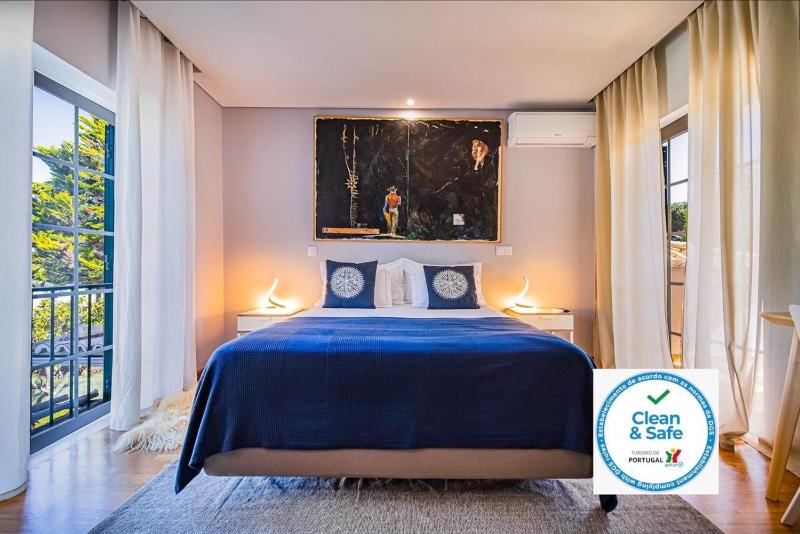 Spacious villa in Sesimbra with a private year-round pool - image 13