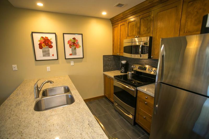 Fully Equipped in the Heart of Canyons Village - image 7