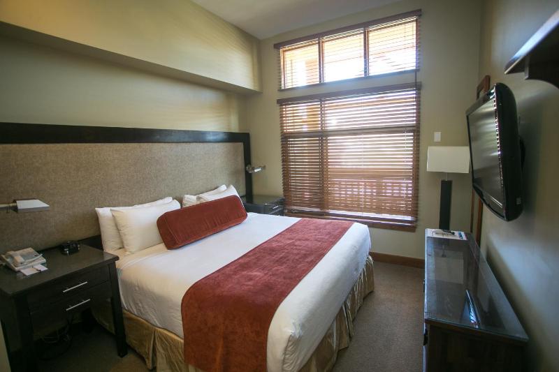 Fully Equipped in the Heart of Canyons Village - image 12