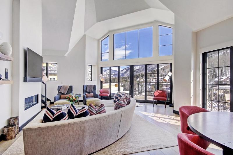 Iconic 5 Bedroom Penthouse at the Ritz-Carlton - image 1
