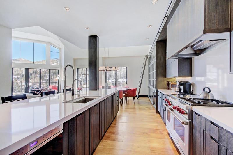 Iconic 5 Bedroom Penthouse at the Ritz-Carlton - image 11