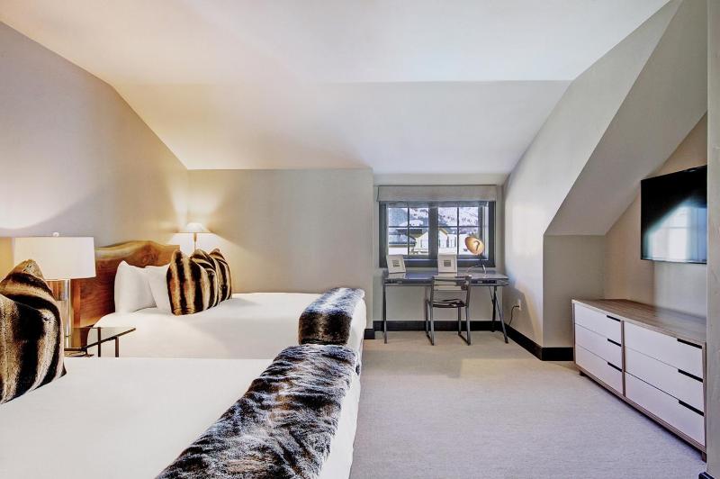 Iconic 5 Bedroom Penthouse at the Ritz-Carlton - image 4
