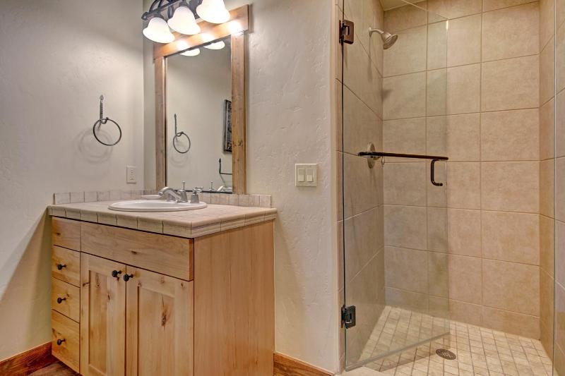 Premier 2-Story Townhome Minutes from Winter Activities - image 7