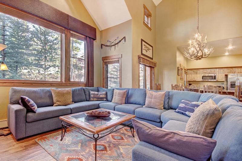 Premier 2-Story Townhome Minutes from Winter Activities - image 9