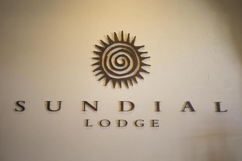 Sundial Lodge Condo Steps from Red Pine Gondola Save 20% on 7 Nights! - image 28