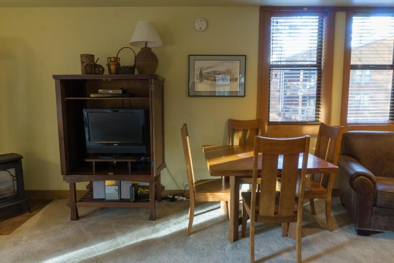 3160 Aspen Grove - image 20