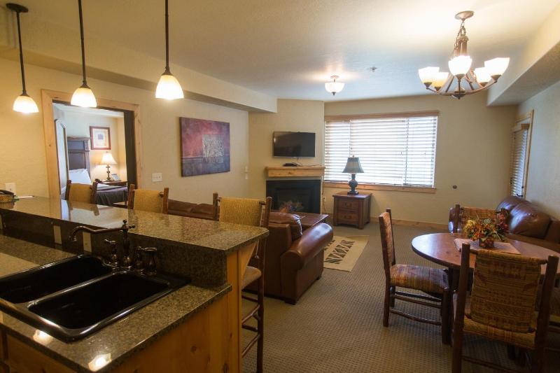 Three-Bedroom Apartment image 1