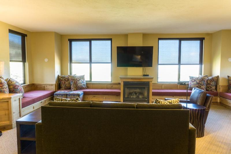 One-Bedroom Apartment image 1