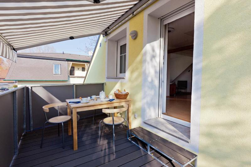 One-Bedroom Apartment with Roof Terrace image 1