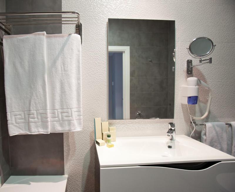 Double Room (2 Adults + 1 Child ) image 3