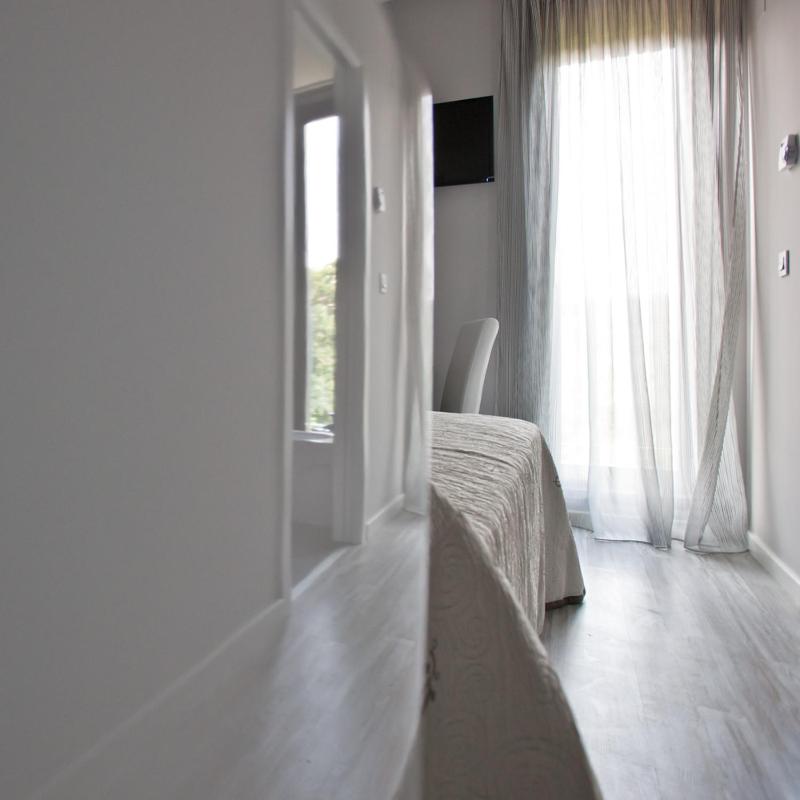 Single Room image 3
