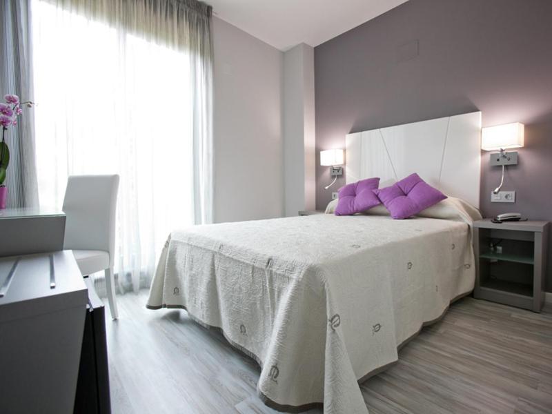 Double Room image 2