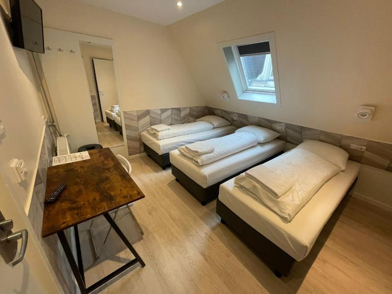Triple Room with Private Bathroom image 4