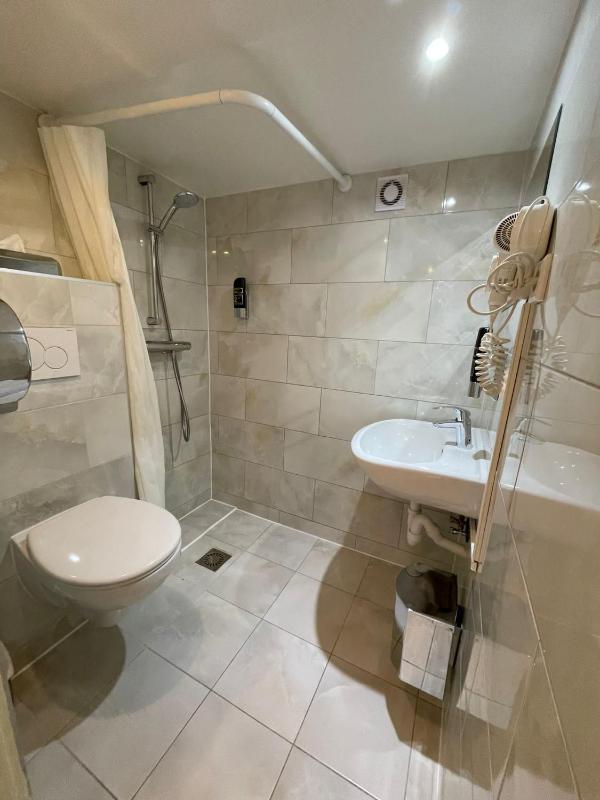 Room for 5 People with Private Bathroom image 2