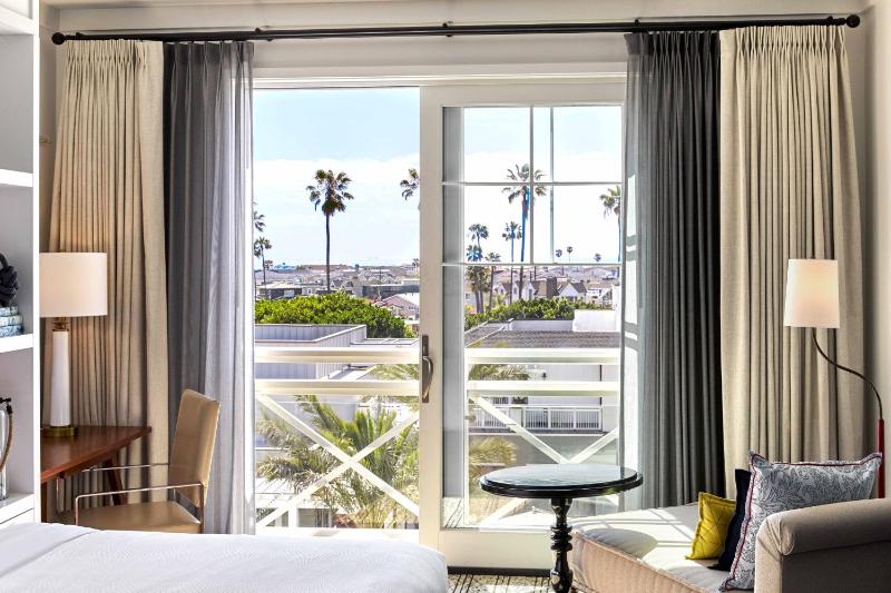 King Room with Ocean View - Top Floor image 3