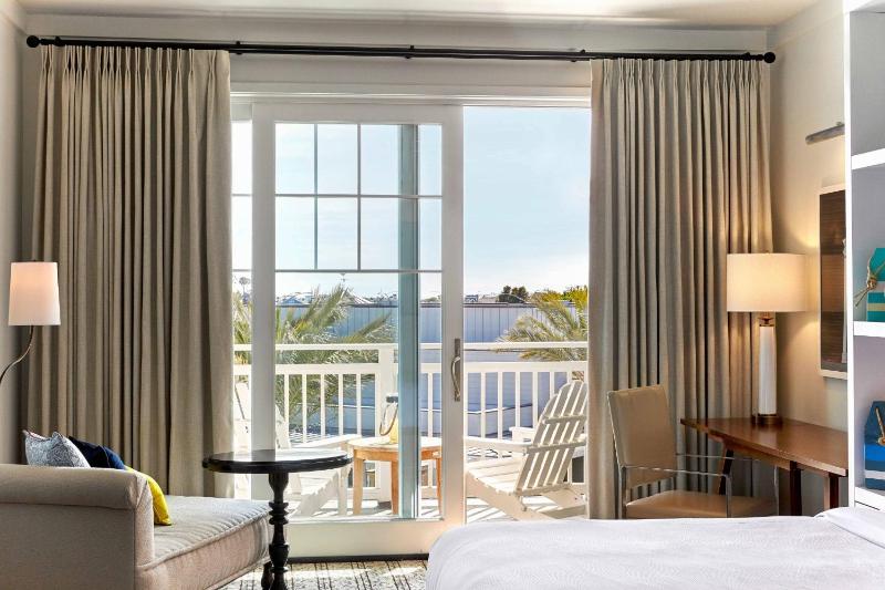 King Room with Balcony image 4