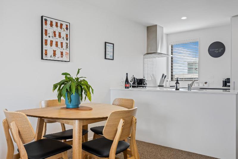 Central City 2BR Apartment Balcony & Parking - image 12