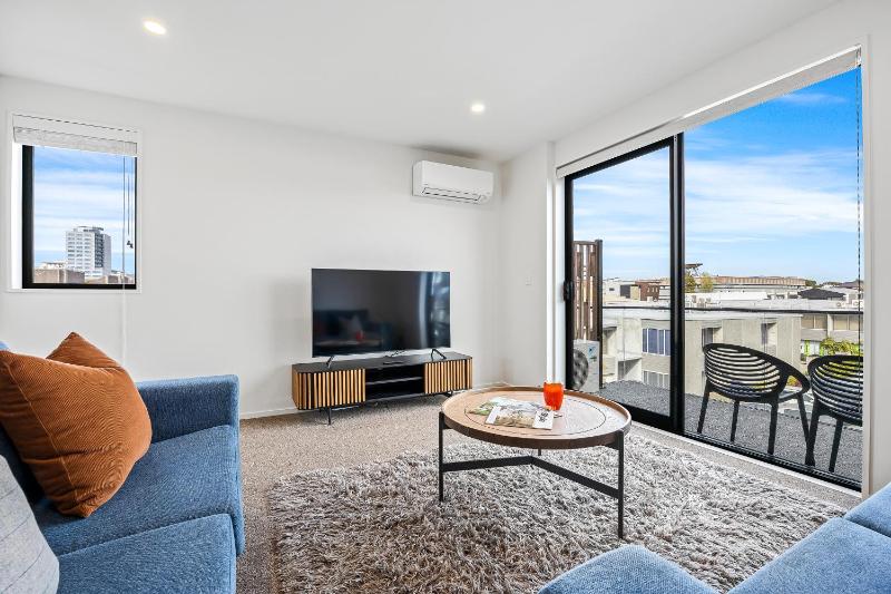 Central City 2BR Apartment Balcony & Parking - image 6