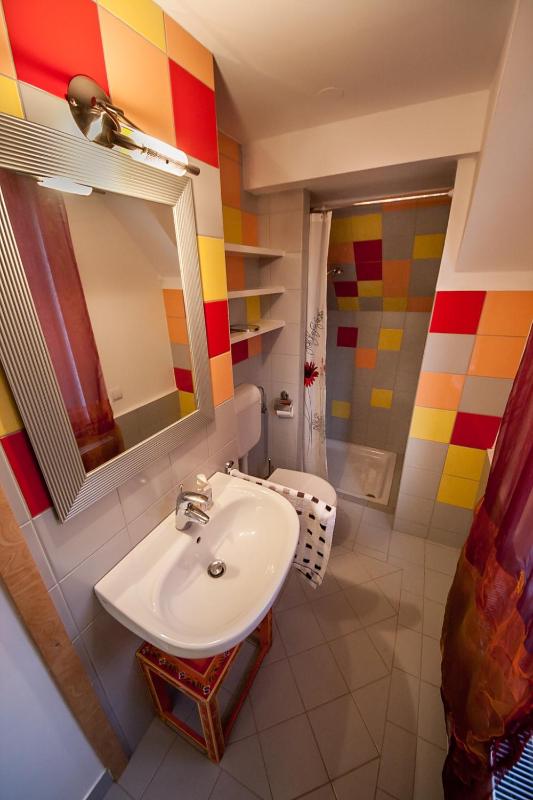 OH Apartments & Rooms - image 9