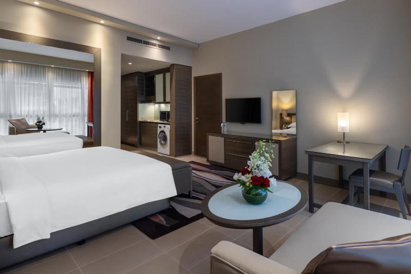Spacious Studio - King Bed image 3