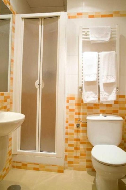 Standard Double or Twin Room image 2