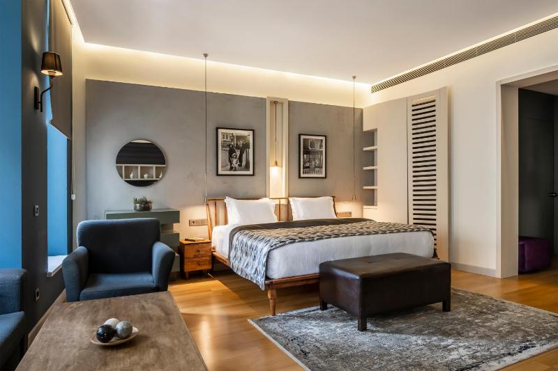 Superior Suite image 1