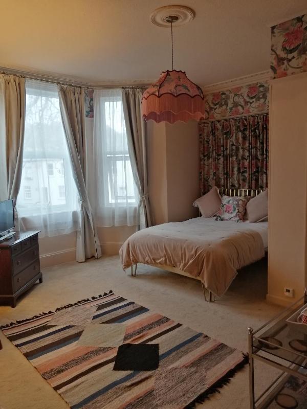 Family Room image 4